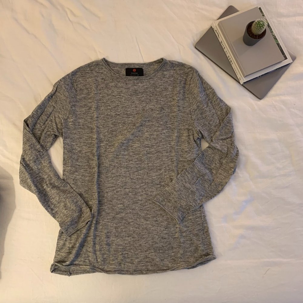 M Men's grey crew neck shirt Stitchfix